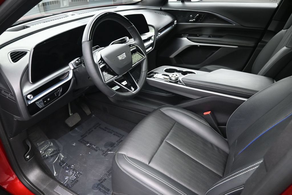 Used 2024 Cadillac Lyriq Luxury w/ LPO, Floor Liner Package AWD/4WD image 10