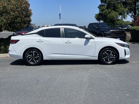 Used 2024 Nissan Sentra SV FWD image 5