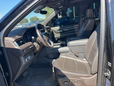 Used 2021 GMC Yukon XL Denali w/ Denali Premium Package image 14