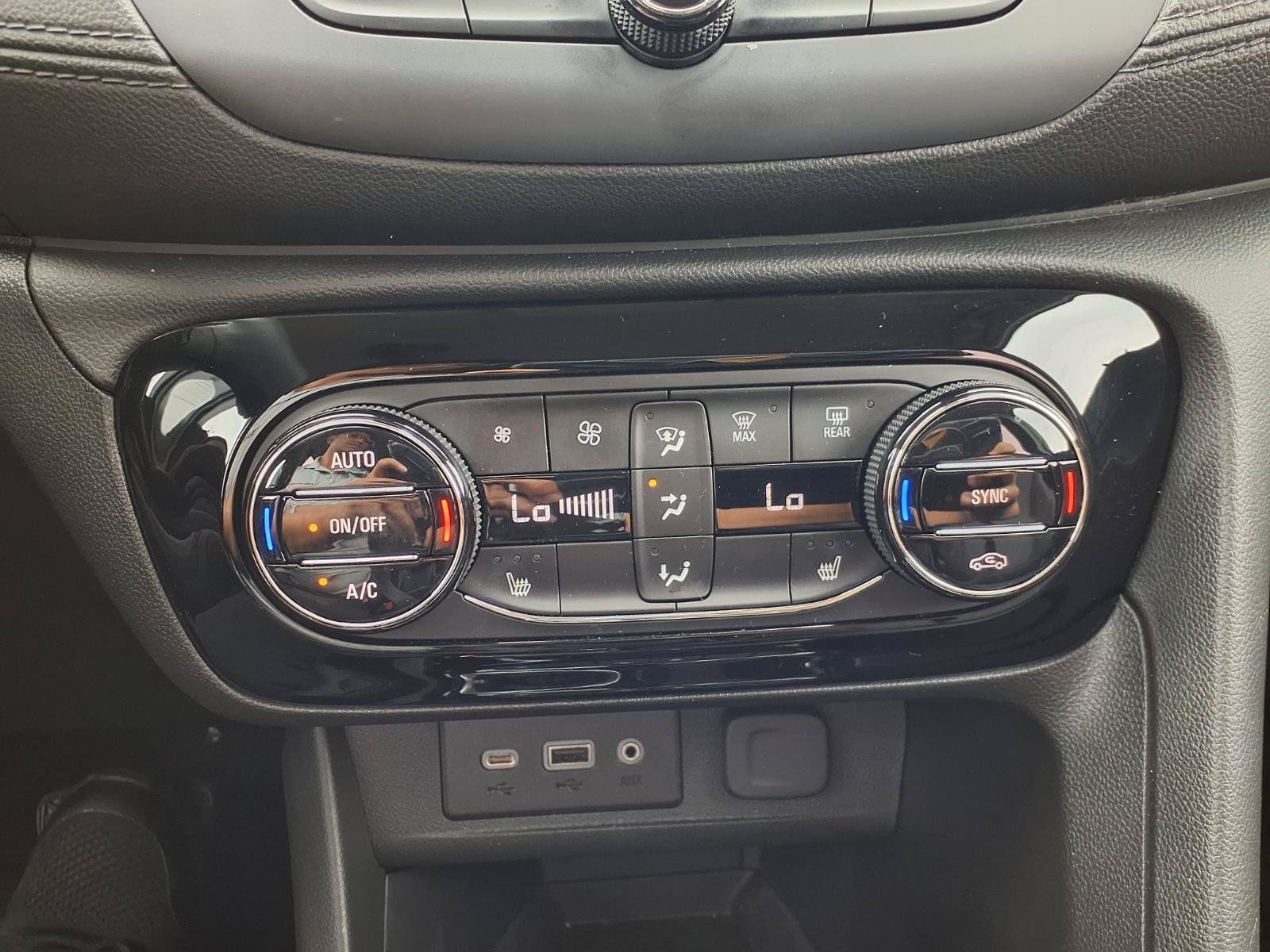 Used 2023 Buick Encore GX Select w/ Sport Touring Package FWD image 22
