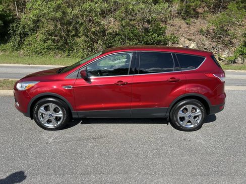 Used 2016 Ford Escape SE w/ SE Cold Weather Package AWD/4WD image 3