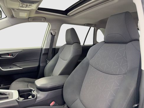 Used 2019 Toyota RAV4 XLE FWD image 15