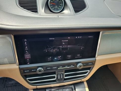 Used 2020 Porsche Macan Turbo AWD/4WD image 19
