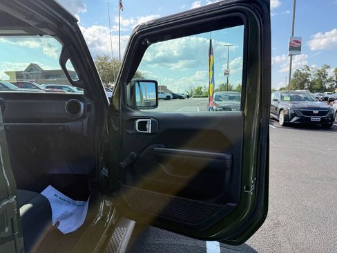 Used 2021 Jeep Gladiator Sport w/ Trailer Tow Package AWD/4WD image 17