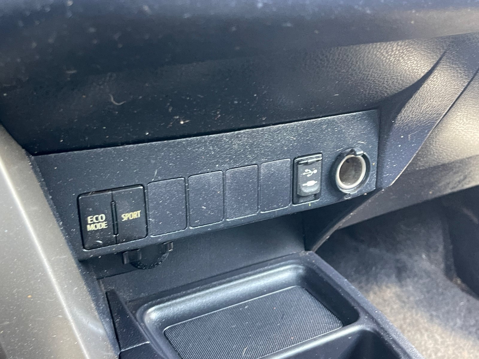 Used 2013 Toyota RAV4 XLE AWD/4WD image 28