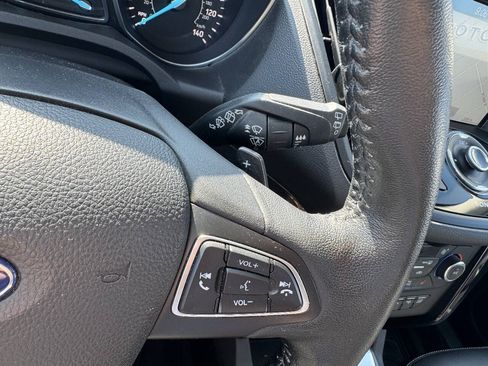 Used 2017 Ford Escape Titanium w/ Equipment Group 301A AWD/4WD image 19