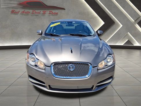 Used 2010 Jaguar XF Luxury RWD image 3