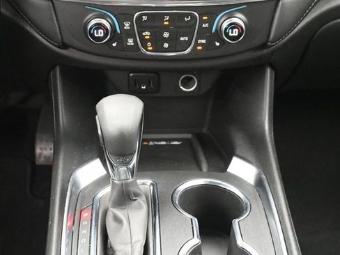 Used 2022 Chevrolet Traverse LT AWD/4WD image 22