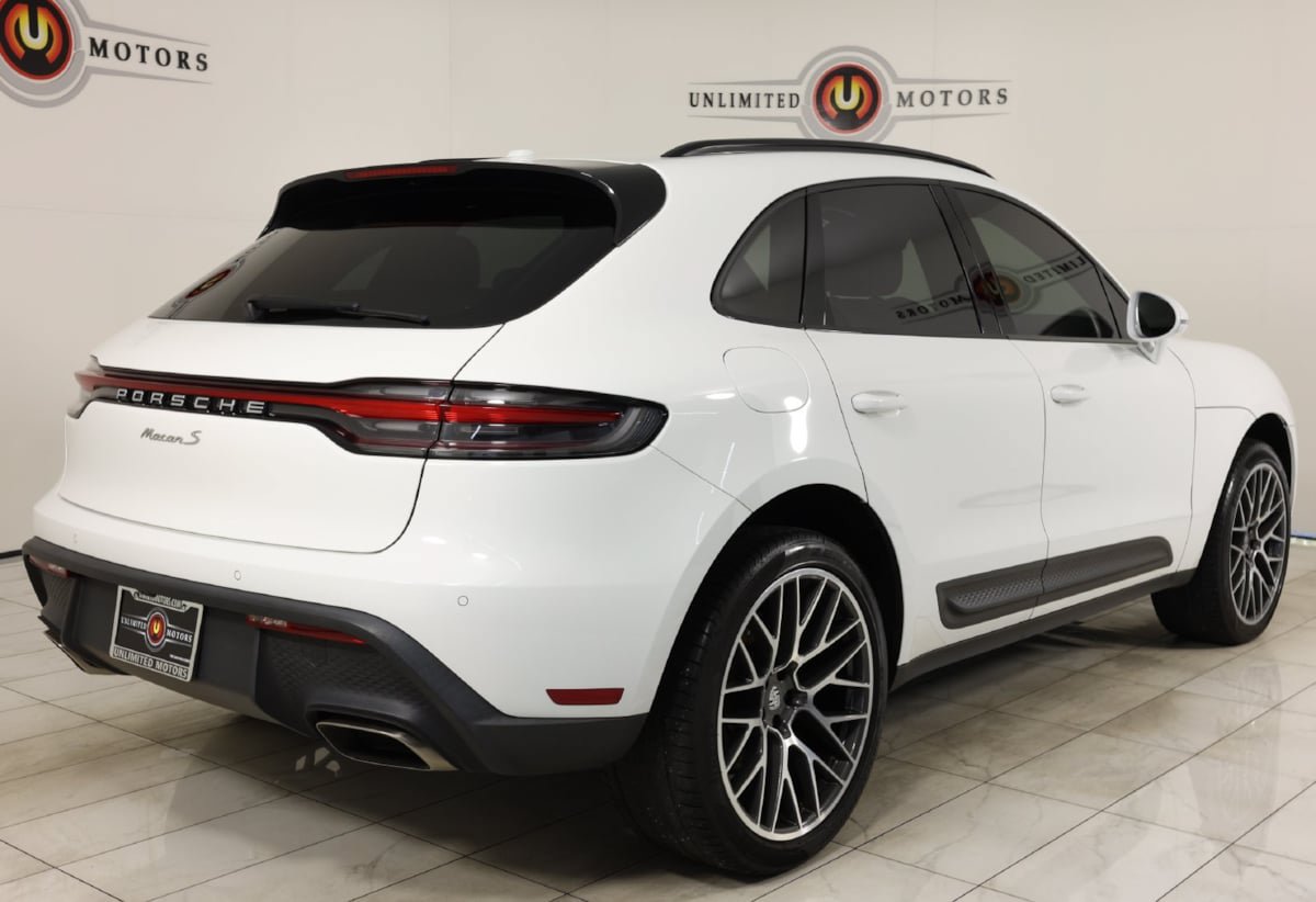 Used 2023 Porsche Macan AWD/4WD image 3