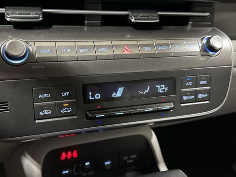 Used 2024 Hyundai Kona SEL FWD image 16