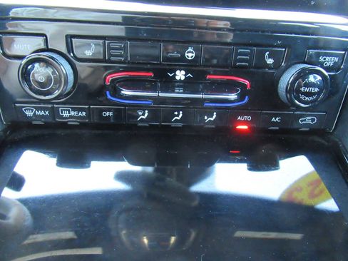 Used 2023 Jeep Grand Cherokee L Laredo image 30