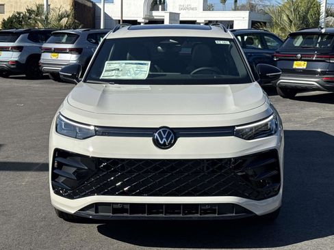 New 2026 Volkswagen Tiguan SE R-Line FWD image 2