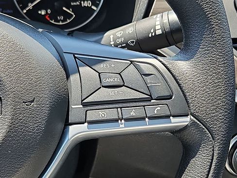 Used 2025 Nissan Altima 2.5 SV FWD image 21