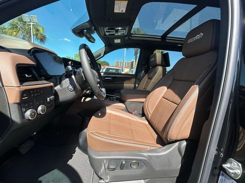 New 2026 Chevrolet Suburban High Country AWD/4WD image 13