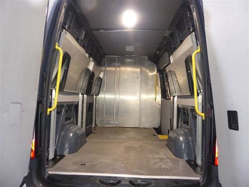 Used 2019 Mercedes-Benz Sprinter 144 image 8