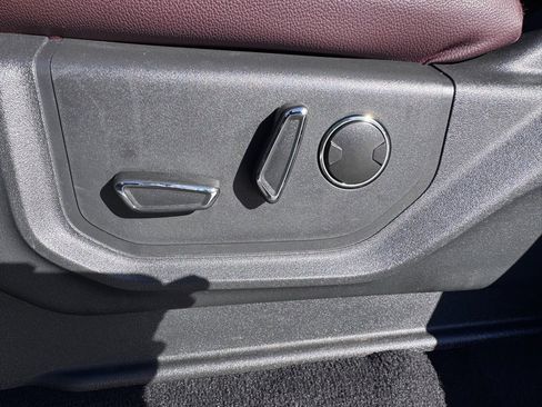 Used 2024 Ford Expedition Limited image 24