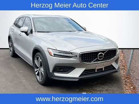 Certified 2024 Volvo V60 B5 Cross Country Plus w/ Climate Package AWD/4WD image 1