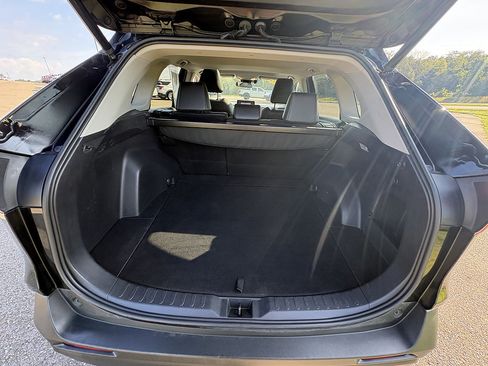 Used 2021 Toyota RAV4 XLE Premium AWD/4WD image 15