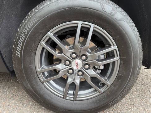 Used 2025 GMC Acadia Elevation image 29