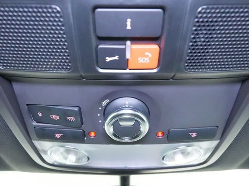Used 2018 Volkswagen Beetle 2.0T SE FWD image 32