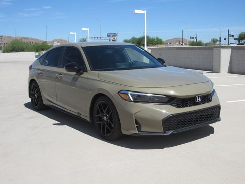 Used 2025 Honda Civic Sport image 2