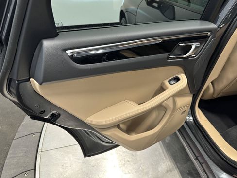 Certified 2026 Porsche Macan AWD/4WD image 33