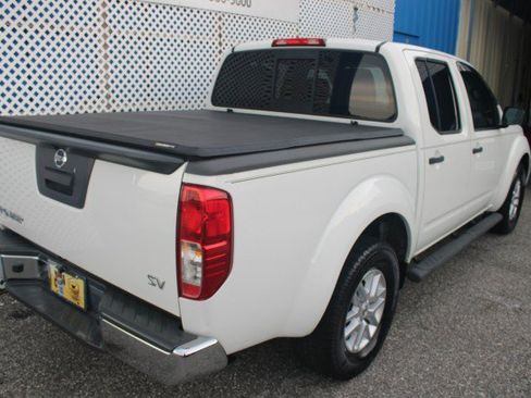 Used 2015 Nissan Frontier SV RWD image 4