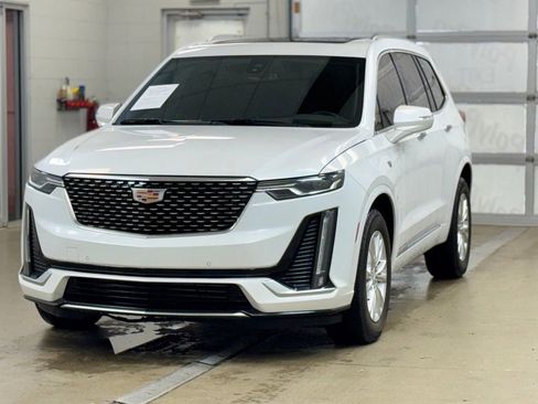 Used 2024 Cadillac XT6 Luxury w/ LPO, Floor Liner Package FWD image 3
