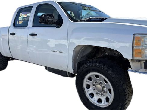 Used 2011 Chevrolet Silverado 3500 W/T image 2