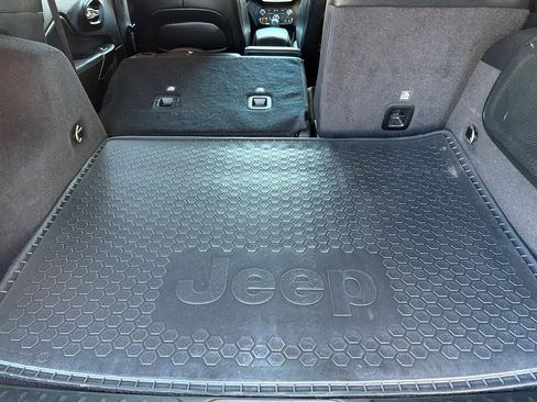 Used 2020 Jeep Cherokee Limited w/ Technology Group AWD/4WD image 15