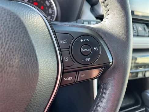 Used 2021 Toyota RAV4 XLE Premium image 23