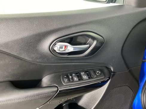 Used 2021 Jeep Cherokee Latitude Plus image 15