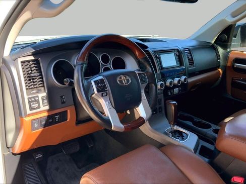 Used 2017 Toyota Sequoia Platinum RWD image 18