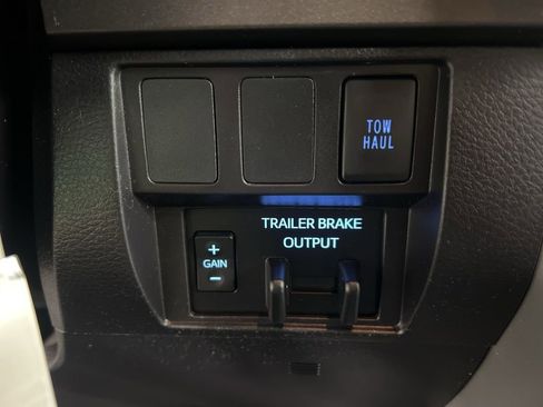 Used 2021 Toyota Tundra SR5 w/ SR5 Upgrade Package RWD image 16