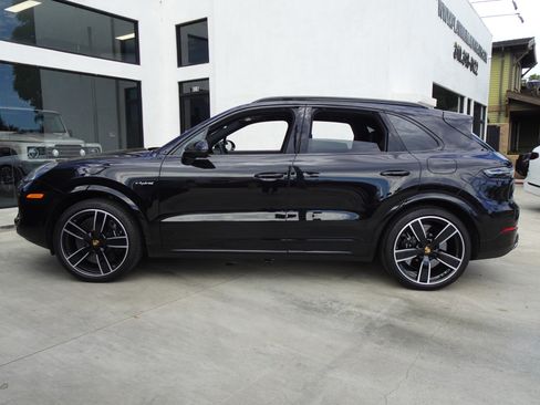 Used 2023 Porsche Cayenne Turbo S AWD/4WD image 4