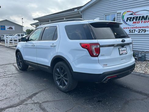 Used 2017 Ford Explorer XLT w/ Equipment Group 202A AWD/4WD image 5