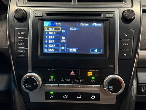 Used 2012 Toyota Camry SE FWD image 25