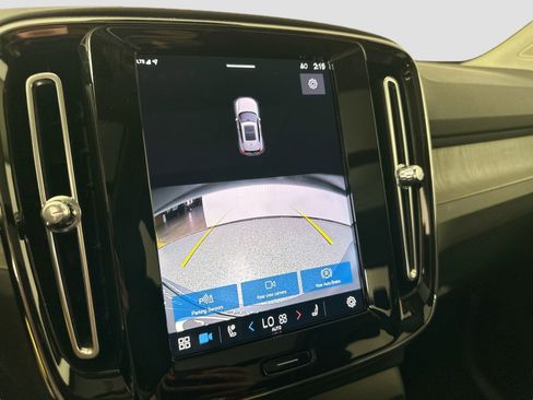 Certified 2023 Volvo XC40 B5 Plus w/ Climate Package image 14