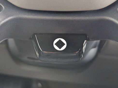 Used 2025 Land Rover Defender 110 image 26