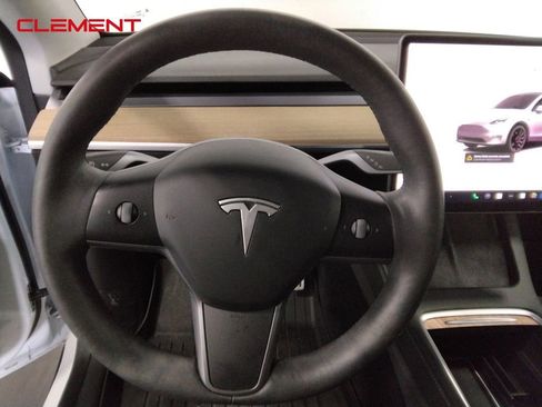 Used 2022 Tesla Model Y Performance image 9