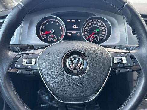 Used 2017 Volkswagen Golf Wolfsburg Edition image 27