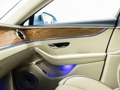 New 2026 Bentley Flying Spur Plug-In Hybrid image 27