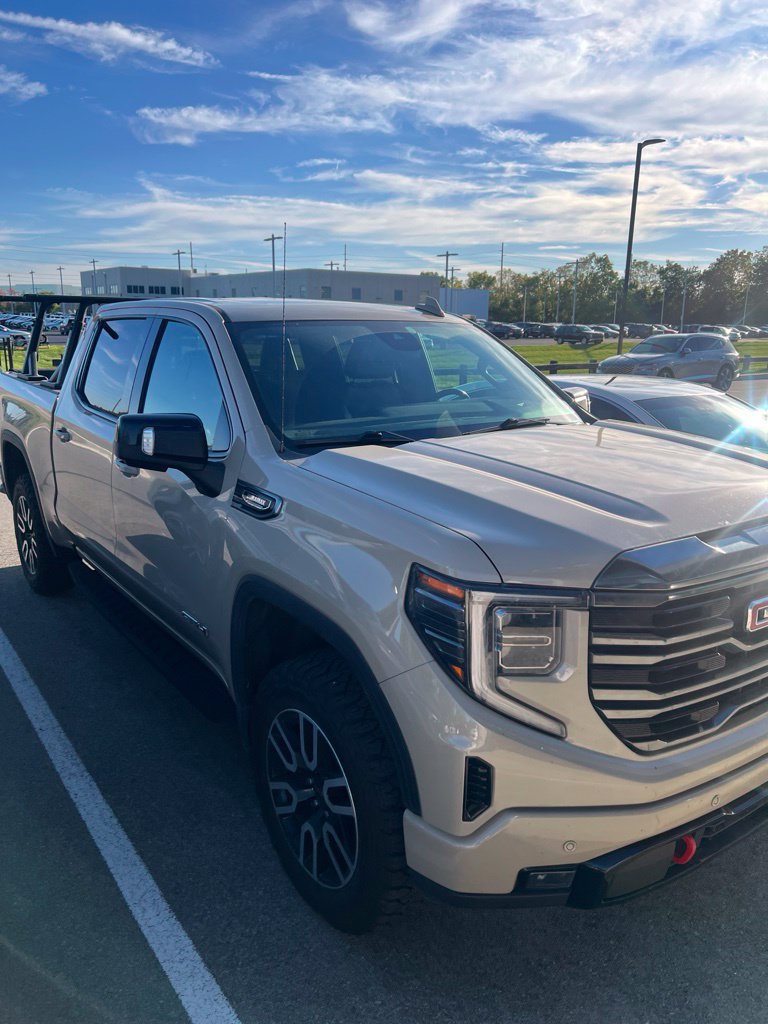 Used 2023 GMC Sierra 1500 AT4 w/ AT4 Premium Package AWD/4WD image 9