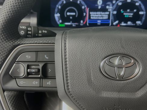 Used 2025 Toyota Tacoma TRD Off-Road w/ TRD Off Road Upgrade Package AWD/4WD image 18