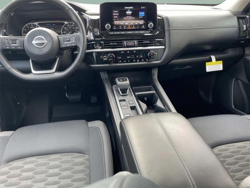 New 2025 Nissan Pathfinder SV image 9