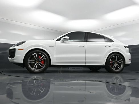Used 2024 Porsche Cayenne Turbo AWD/4WD image 24