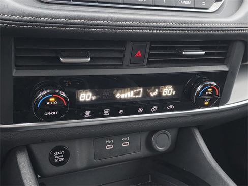 Used 2024 Nissan Rogue SV image 19