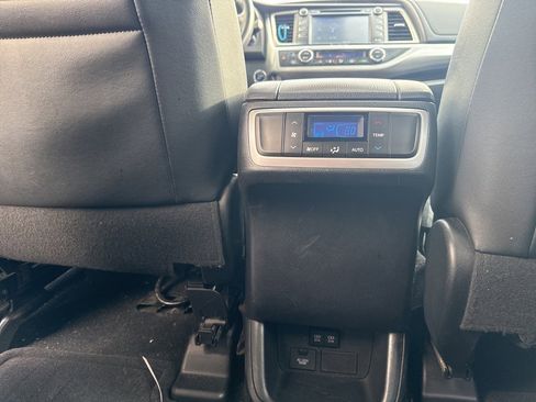 Used 2019 Toyota Highlander XLE image 8