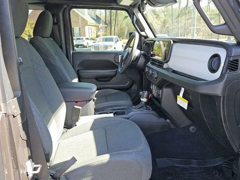 Used 2024 Jeep Wrangler Sport S image 13