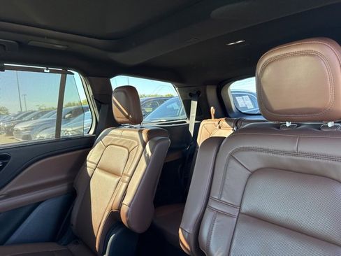 Used 2020 Lincoln Aviator Reserve w/ Equipment Group 202A image 12